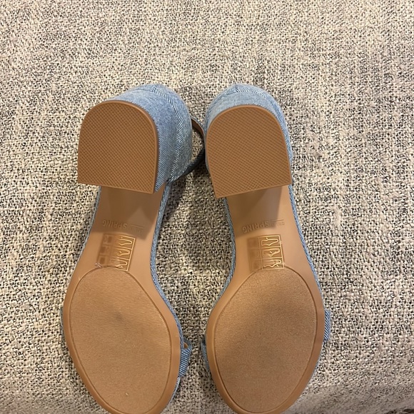 Call it Spring Sandal - Picture 5 of 7